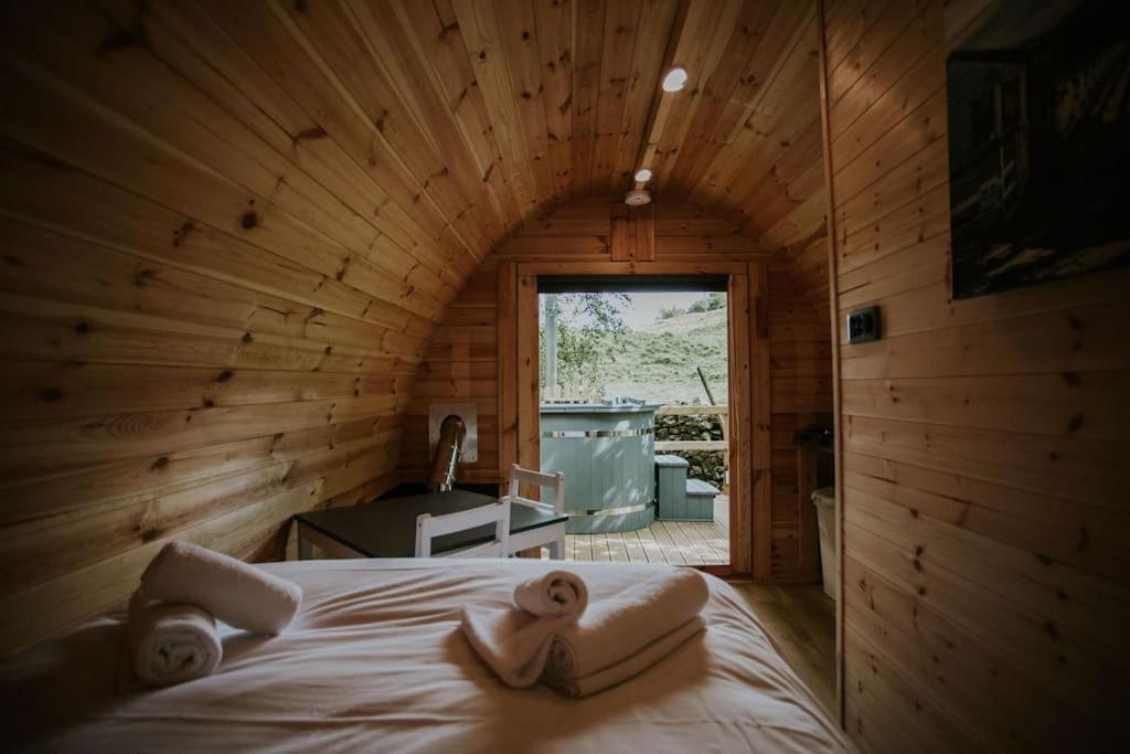 Pine Cosy Winter Cabin - Hot Tub & Log Burner Barmouth Exterior photo